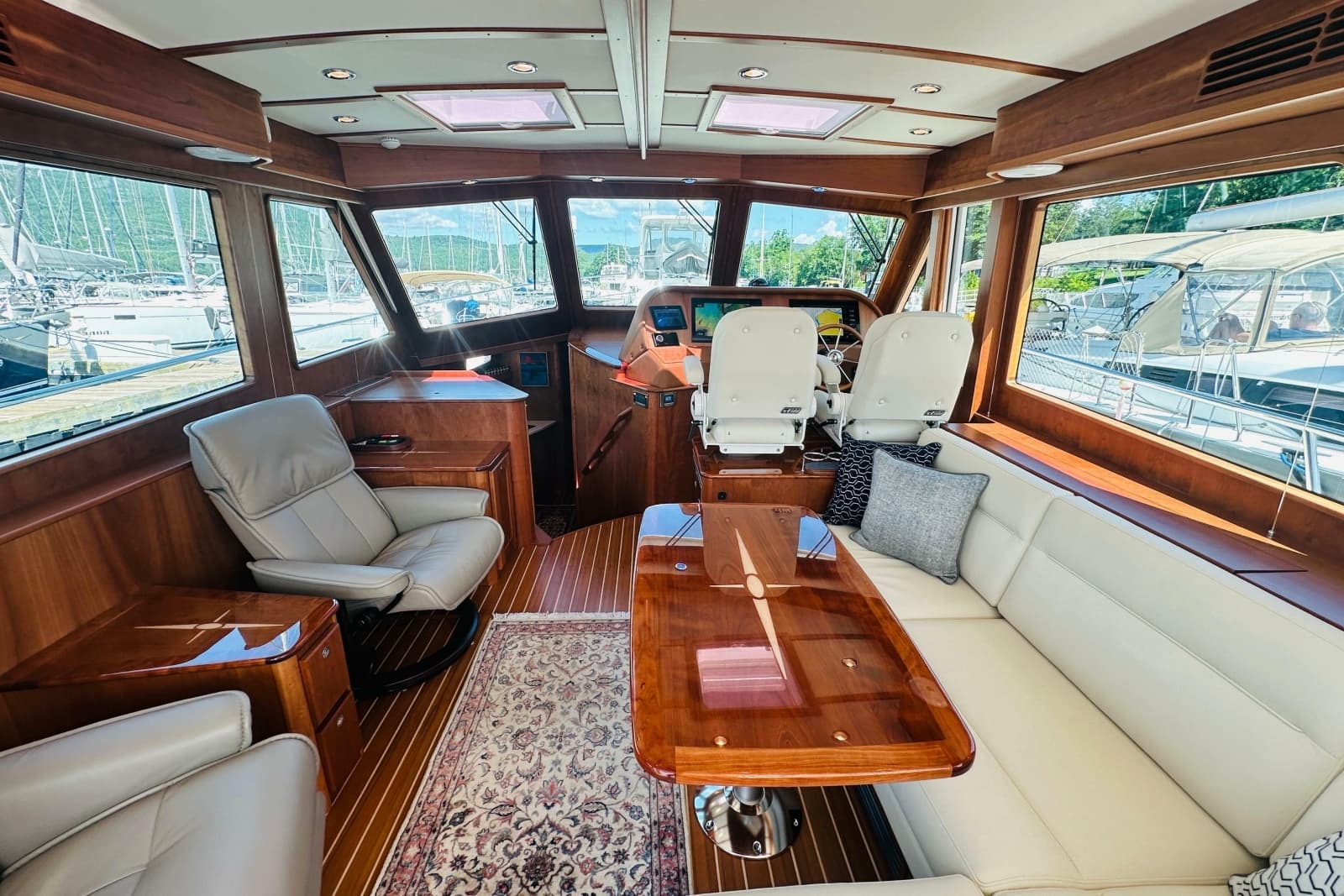 2025 Sabre 48 Salon Express - Photo 13