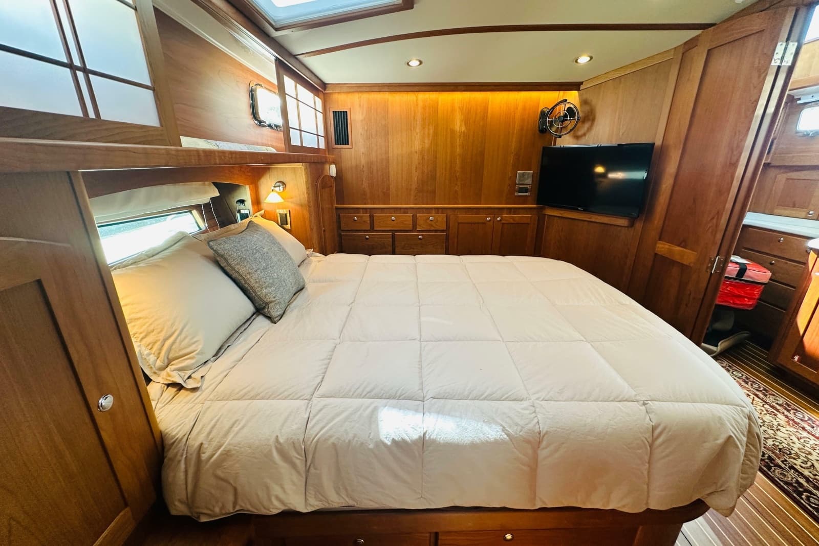 2025 Sabre 48 Salon Express - Photo 40
