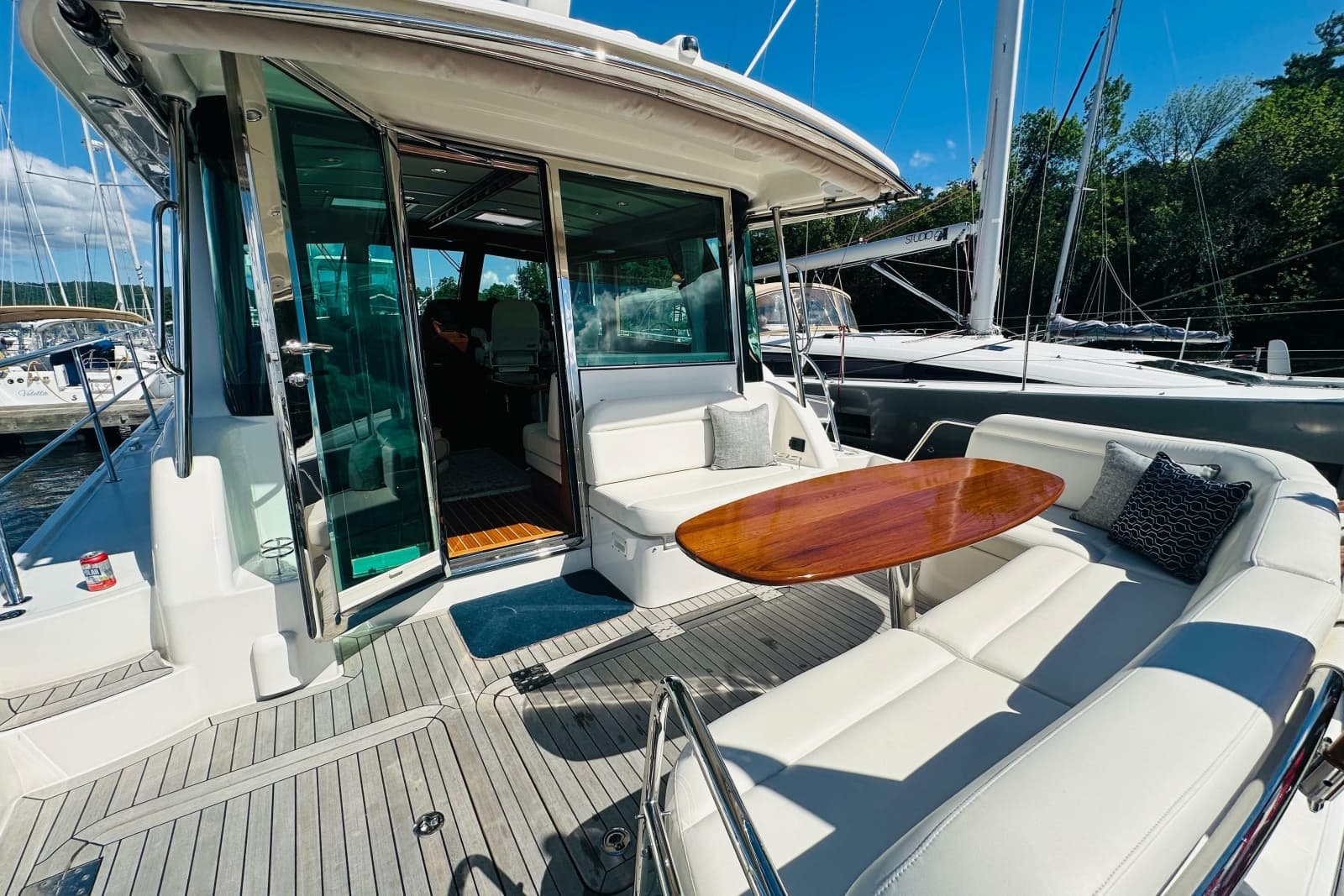 2025 Sabre 48 Salon Express - Photo 9
