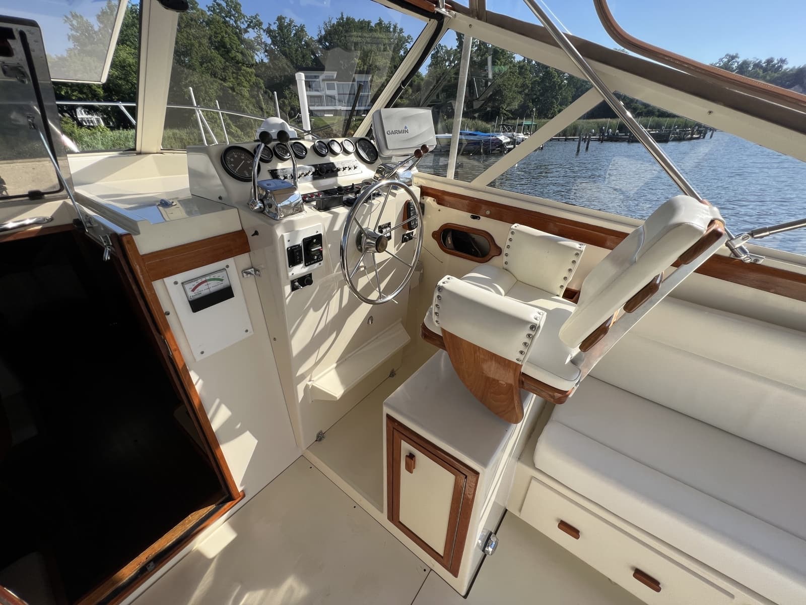 1985 Viking 35 Express - Photo 16