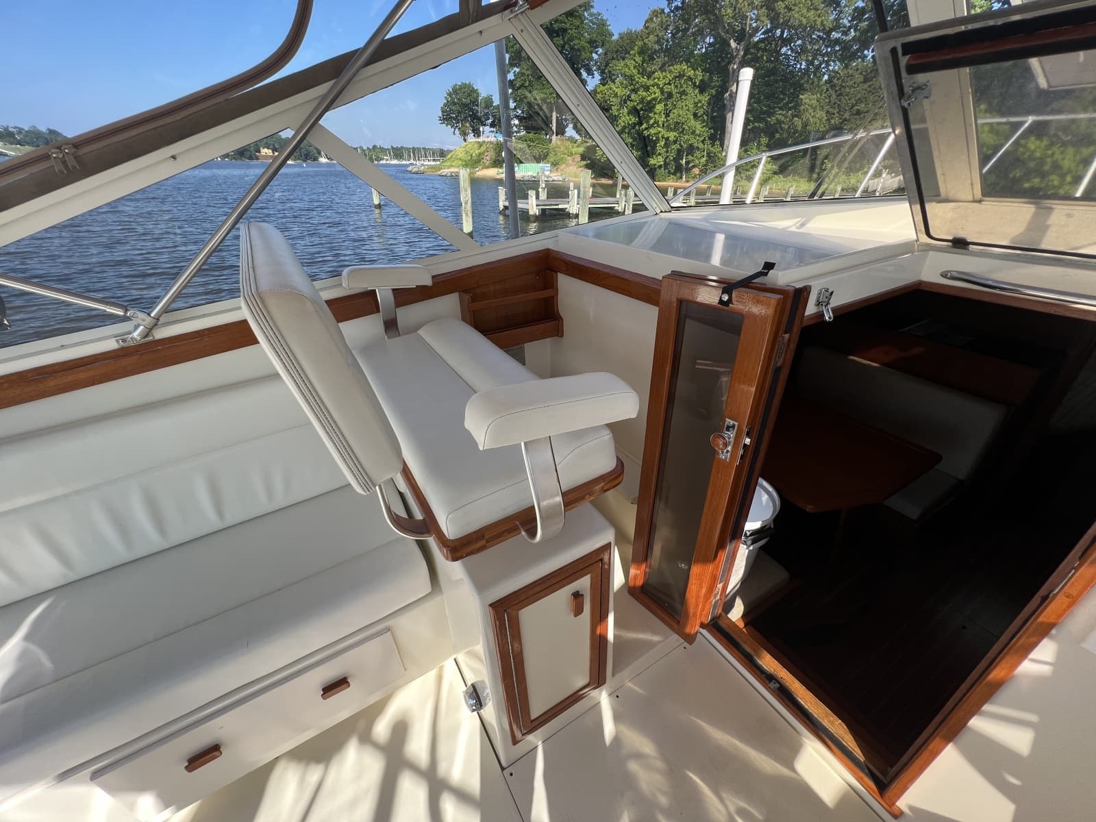 1985 Viking 35 Express - Photo 17