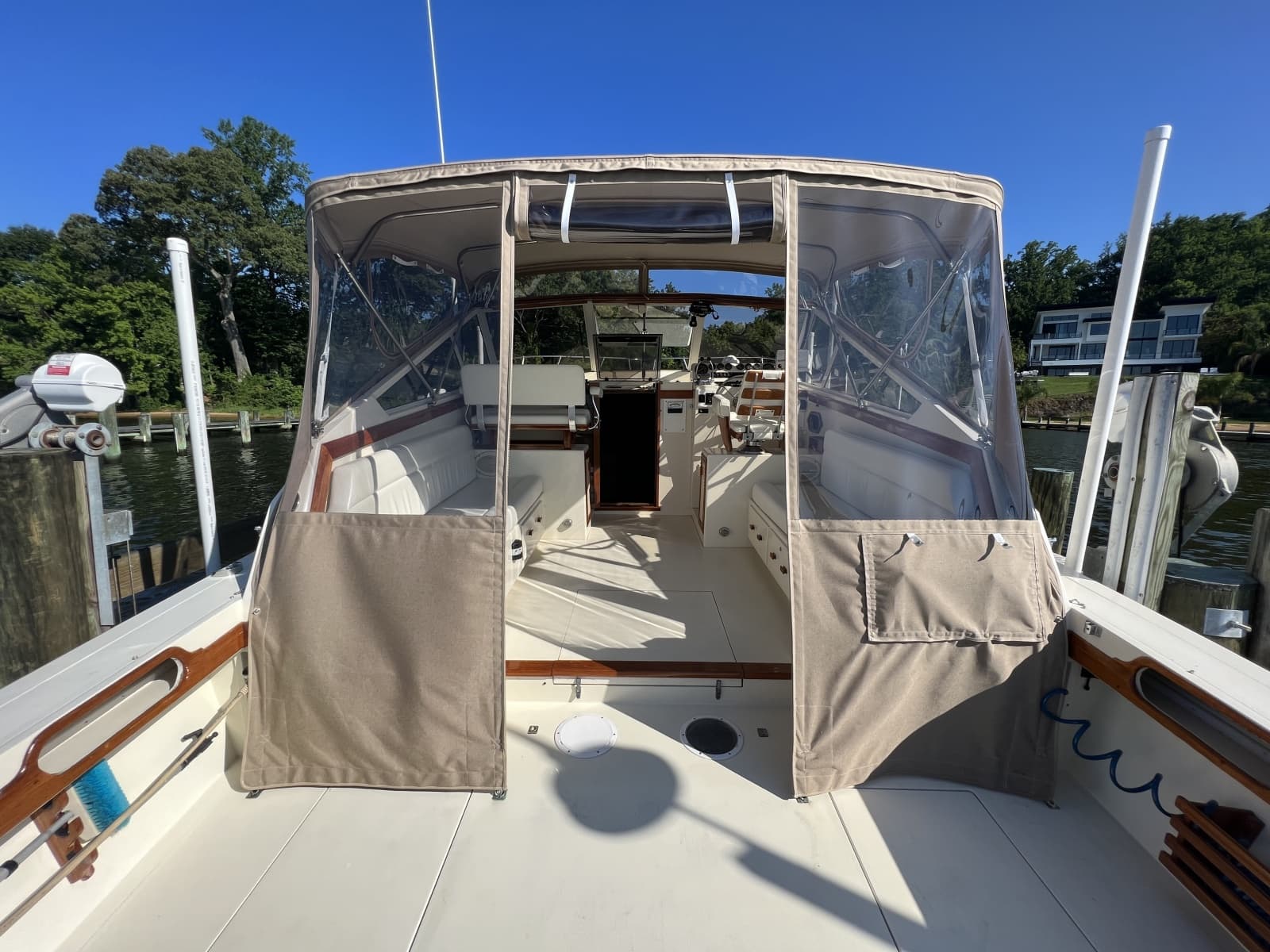 1985 Viking 35 Express - Photo 22