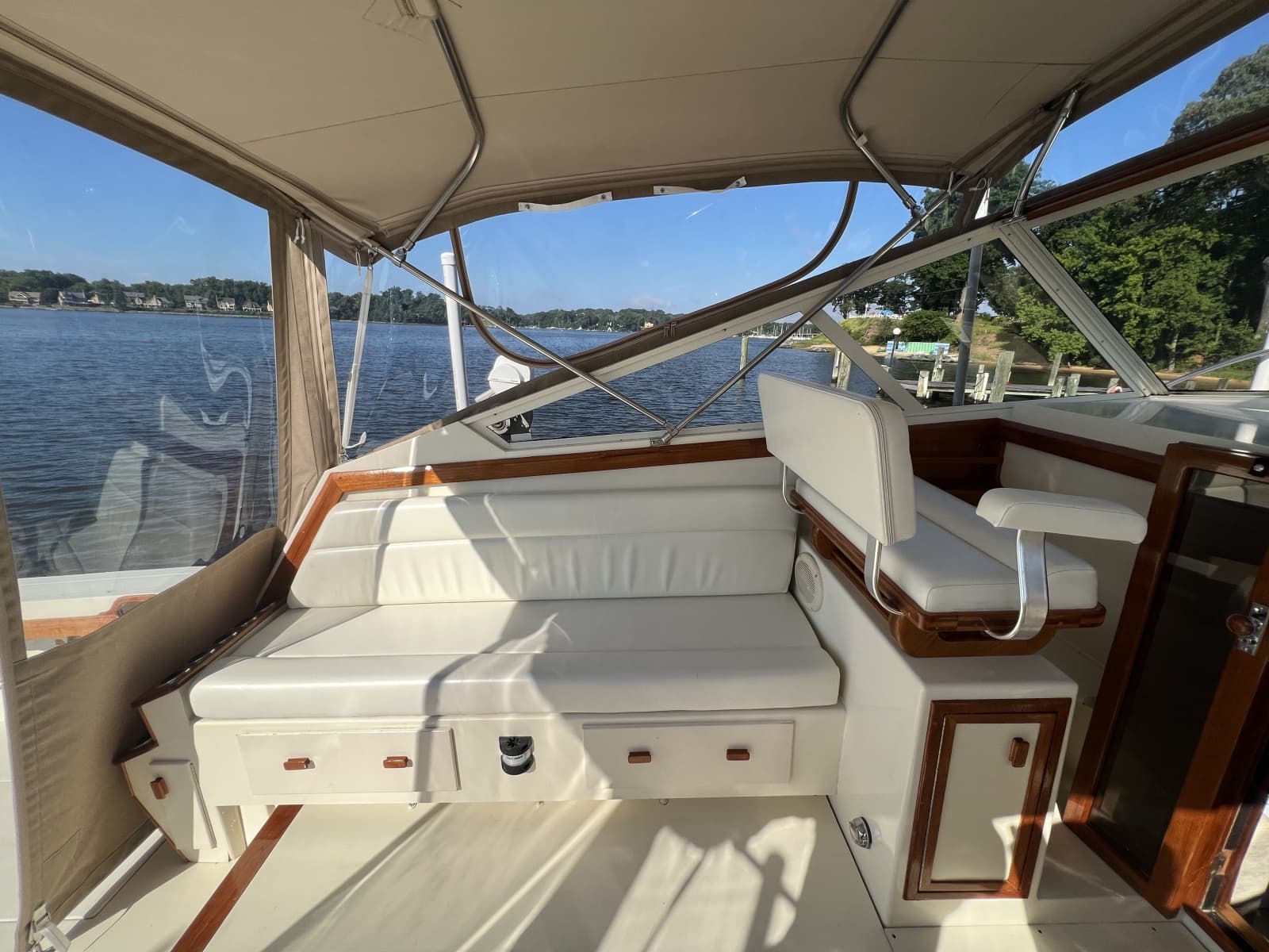 1985 Viking 35 Express - Photo 18