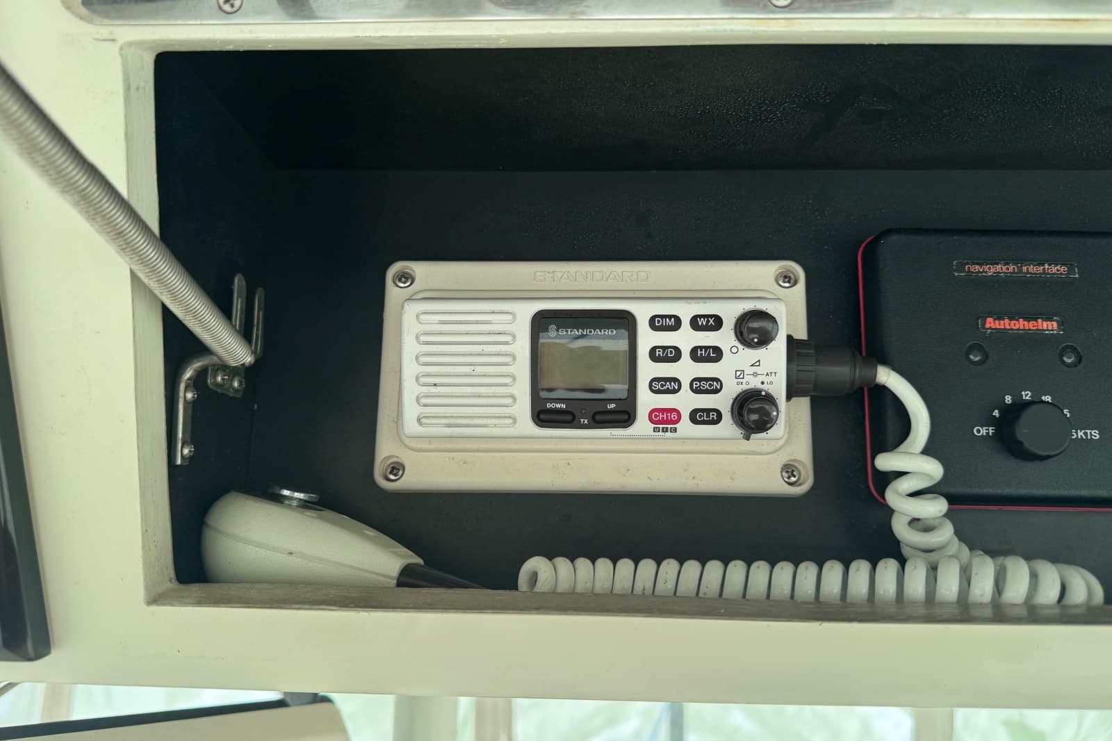 1992 Viking 35 Convertible - Photo 33