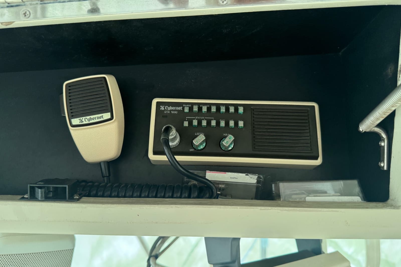 1992 Viking 35 Convertible - Photo 34