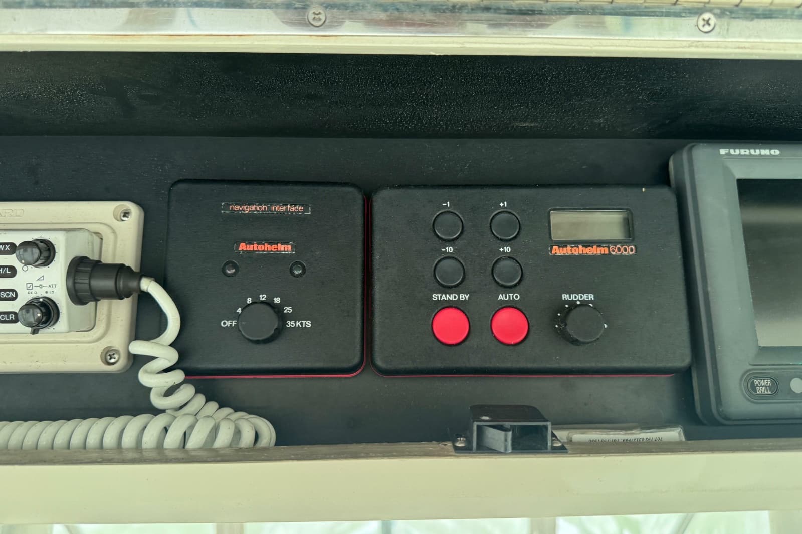 1992 Viking 35 Convertible - Photo 32