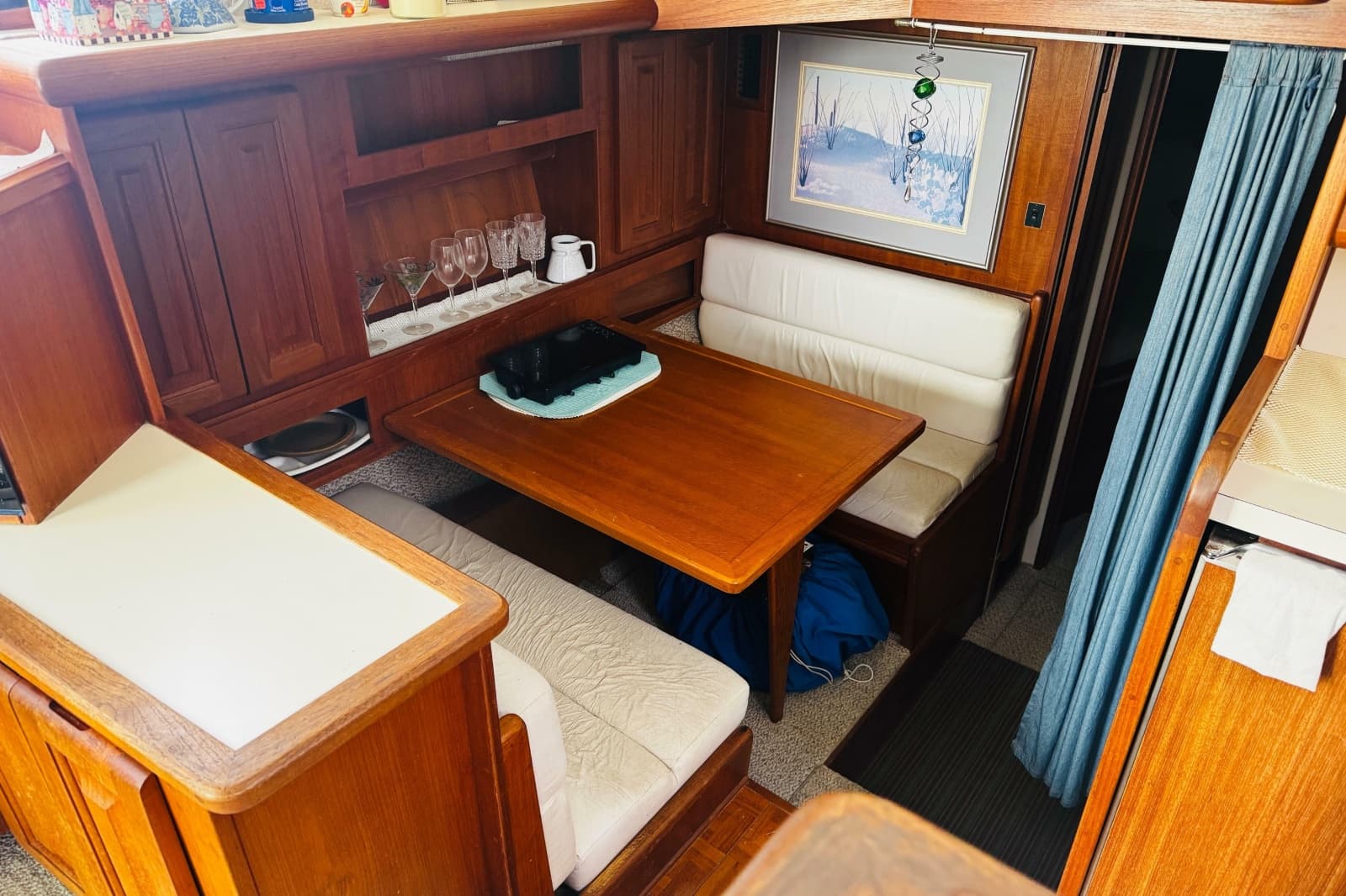1992 Viking 35 Convertible - Photo 3
