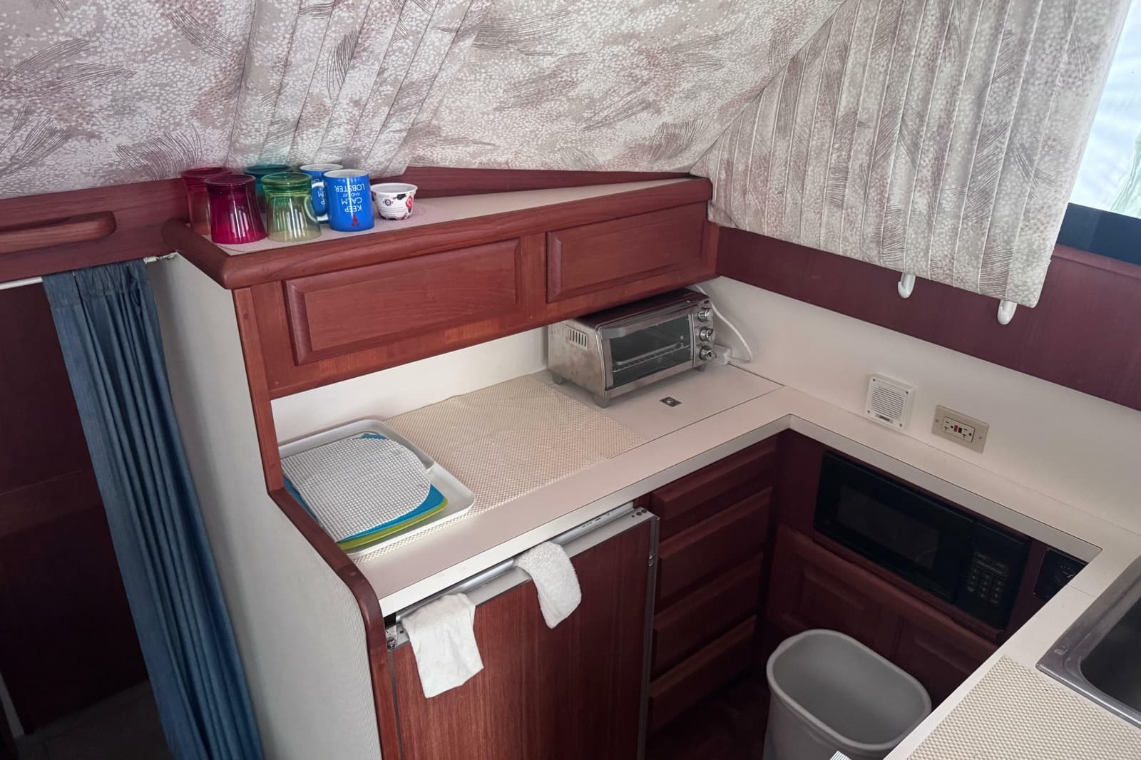 1992 Viking 35 Convertible - Photo 13