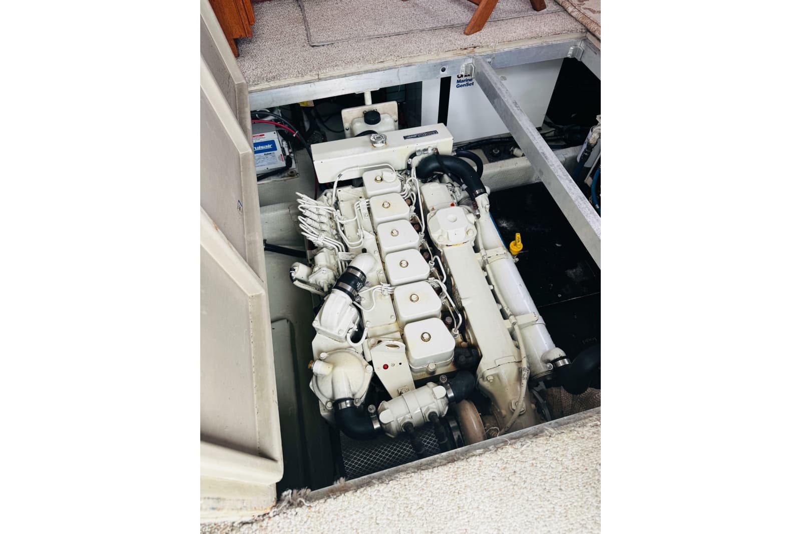 1992 Viking 35 Convertible - Photo 8