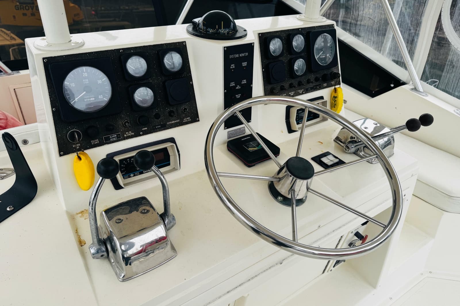 1992 Viking 35 Convertible - Photo 10