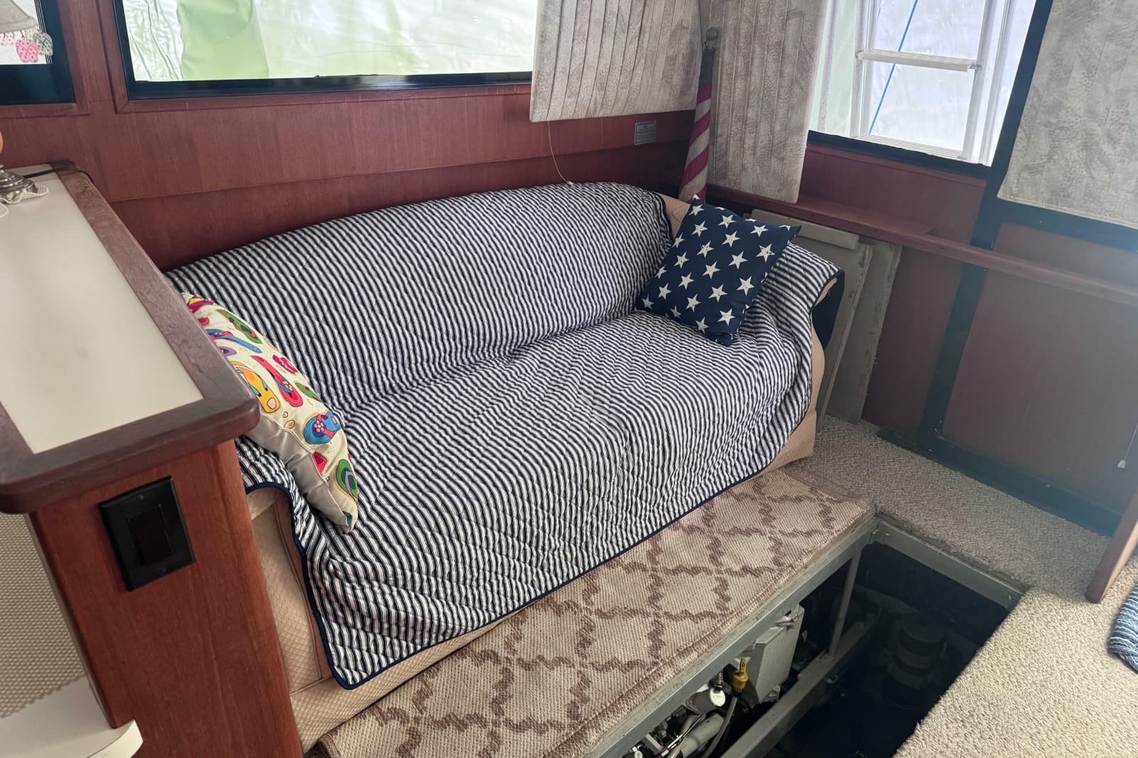 1992 Viking 35 Convertible - Photo 16