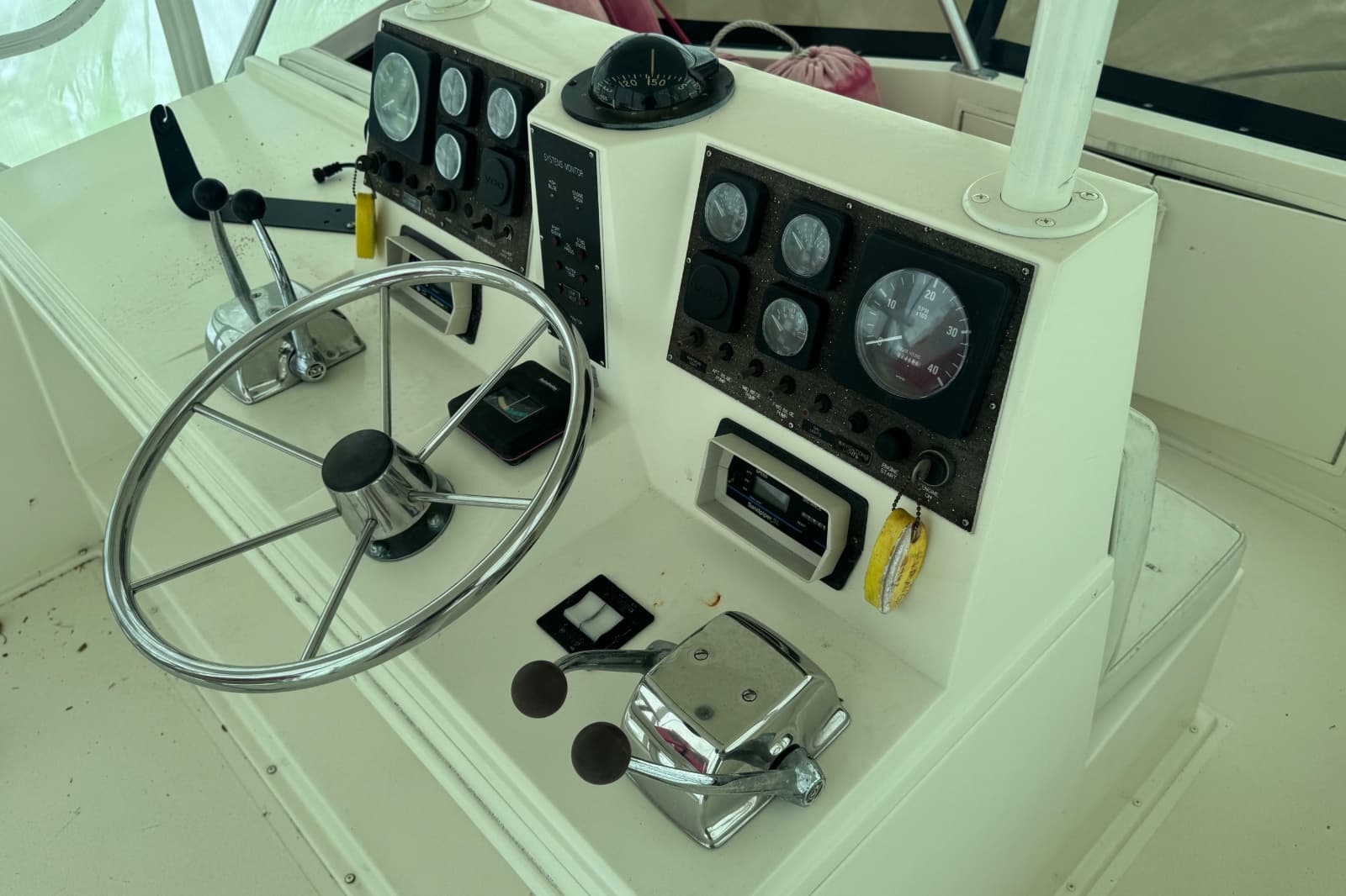 1992 Viking 35 Convertible - Photo 36