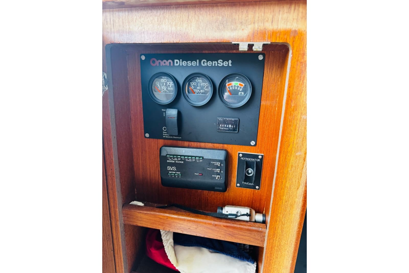 1992 Viking 35 Convertible - Photo 9