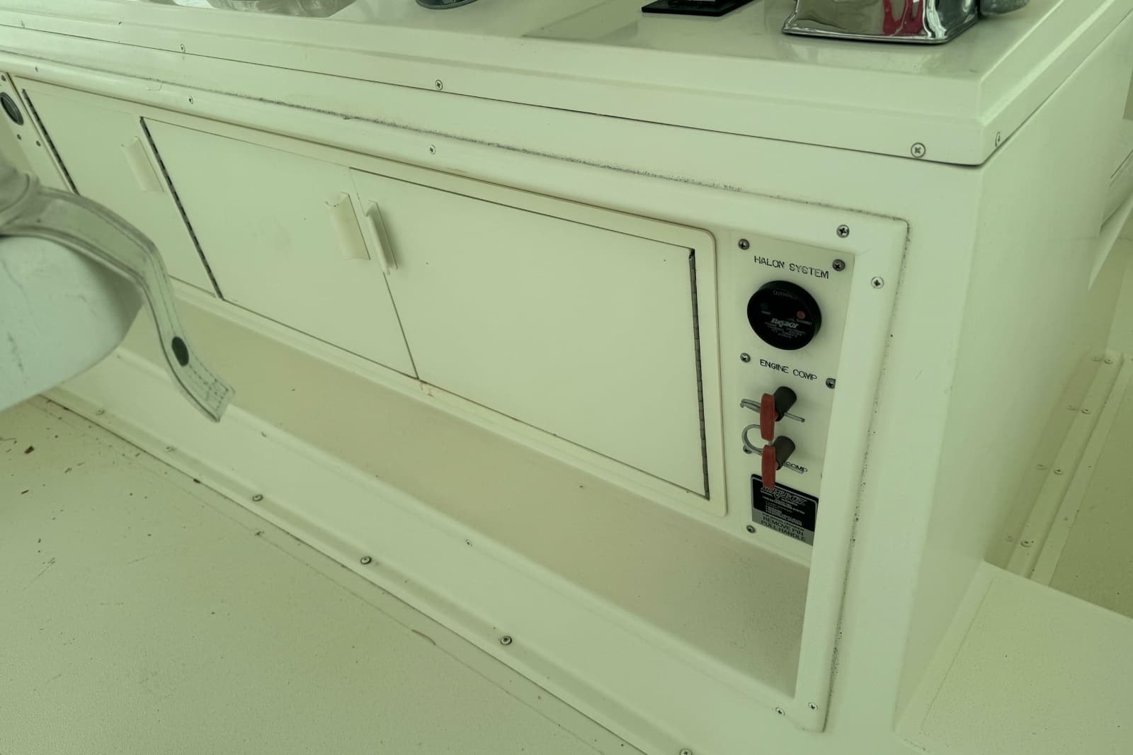 1992 Viking 35 Convertible - Photo 37