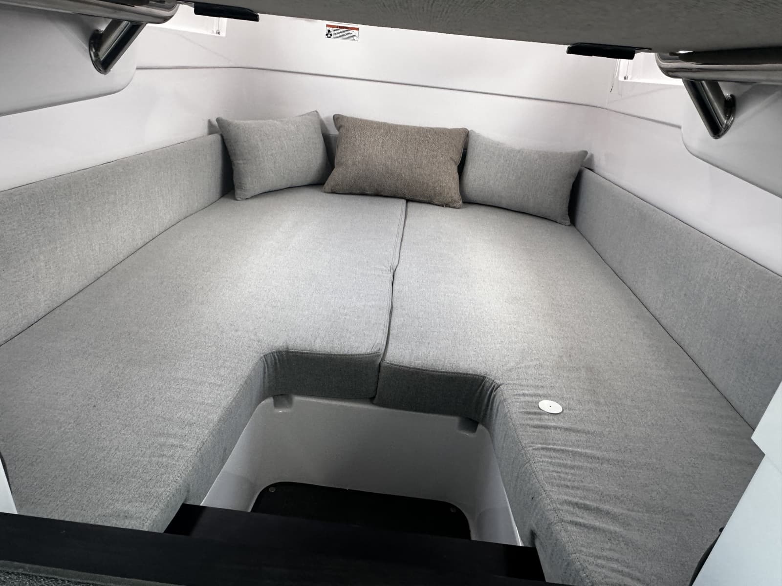 2024 Axopar 37 XC Cross Cabin - Photo 13
