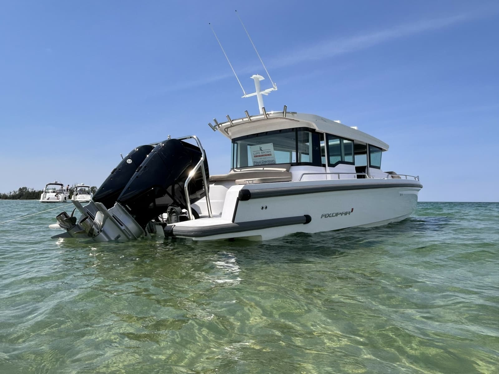 2024 Axopar 37 XC Cross Cabin - Photo 2