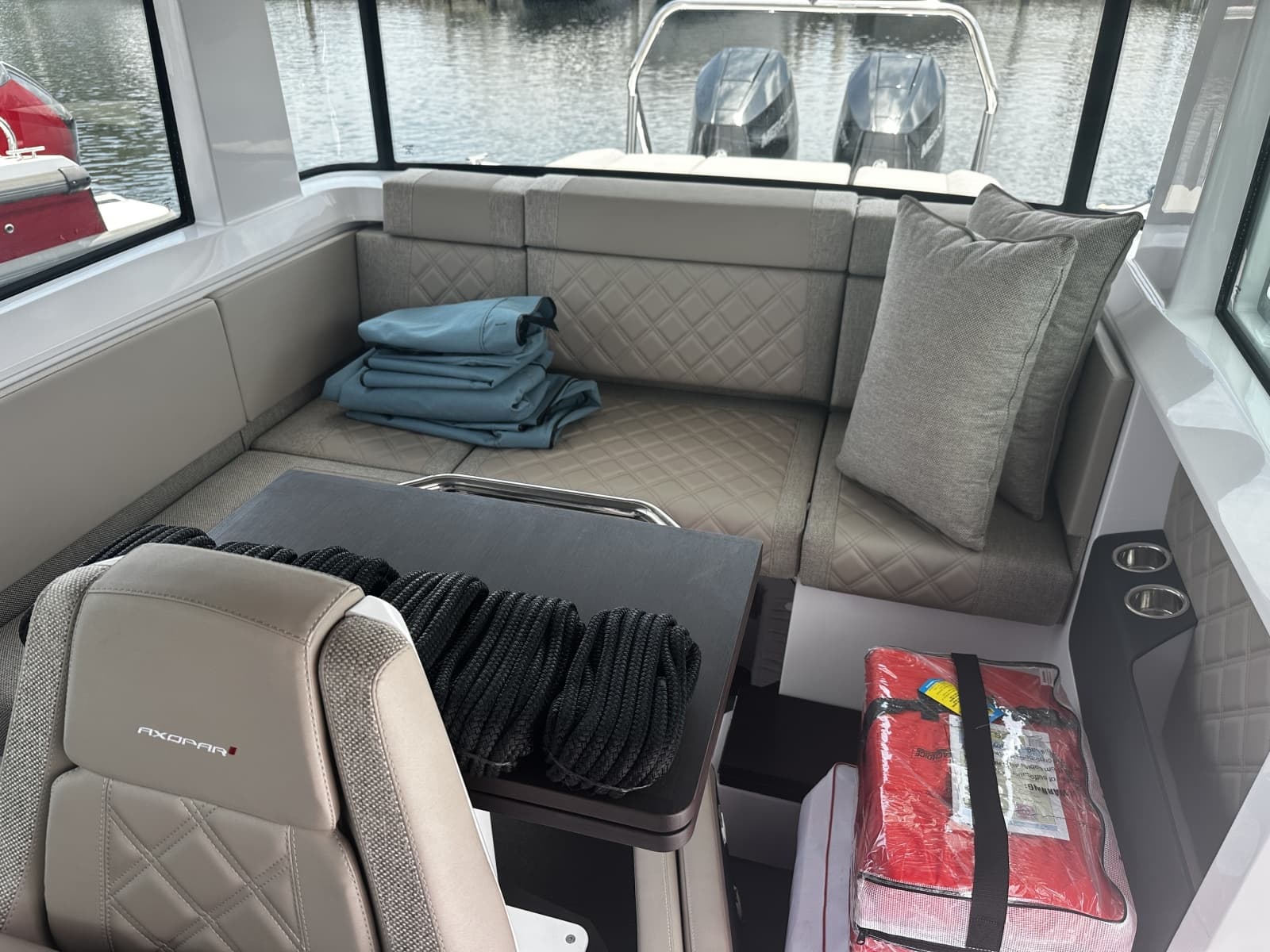 2024 Axopar 37 XC Cross Cabin - Photo 12