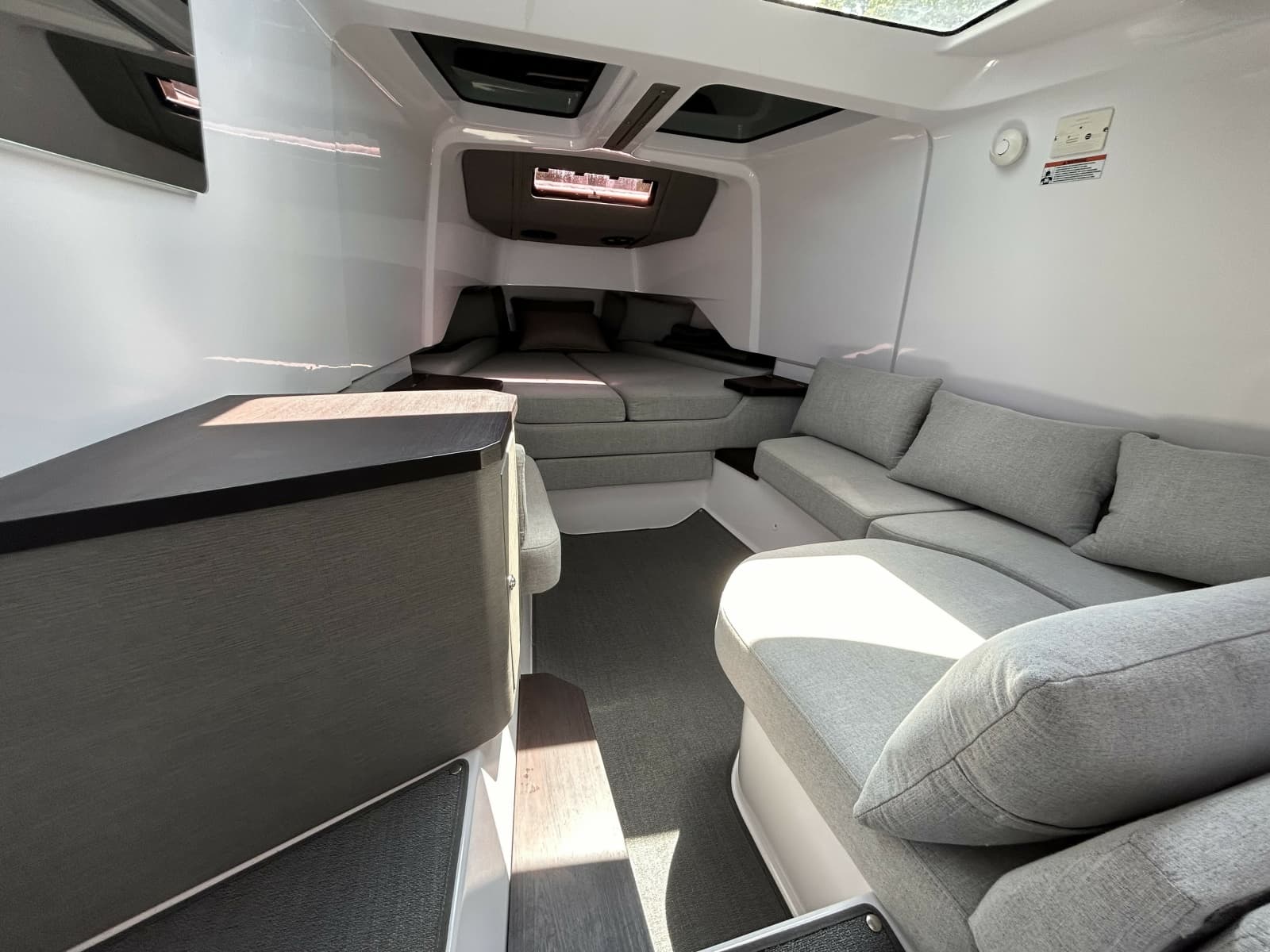 2024 Axopar 37 XC Cross Cabin - Photo 7