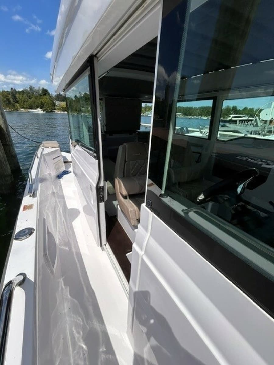 2024 Axopar 37 XC Cross Cabin - Photo 18