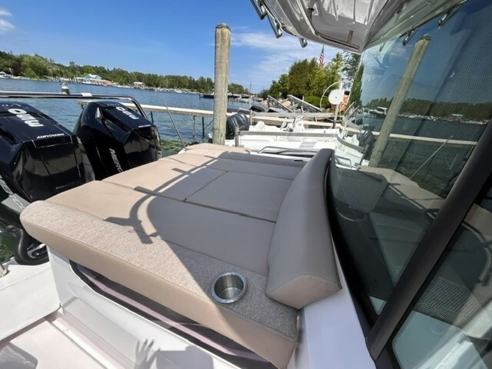2024 Axopar 37 XC Cross Cabin - Photo 17