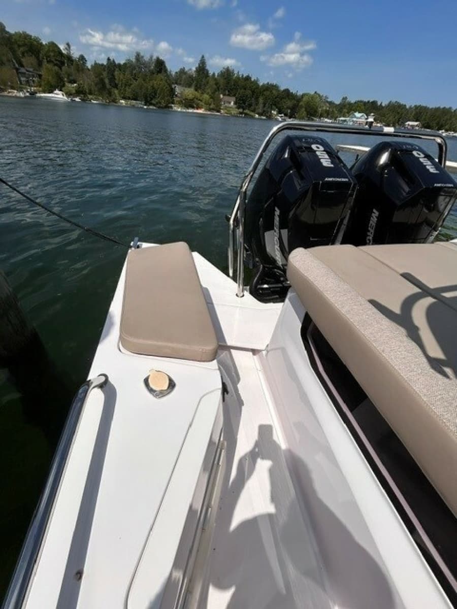 2024 Axopar 37 XC Cross Cabin - Photo 16