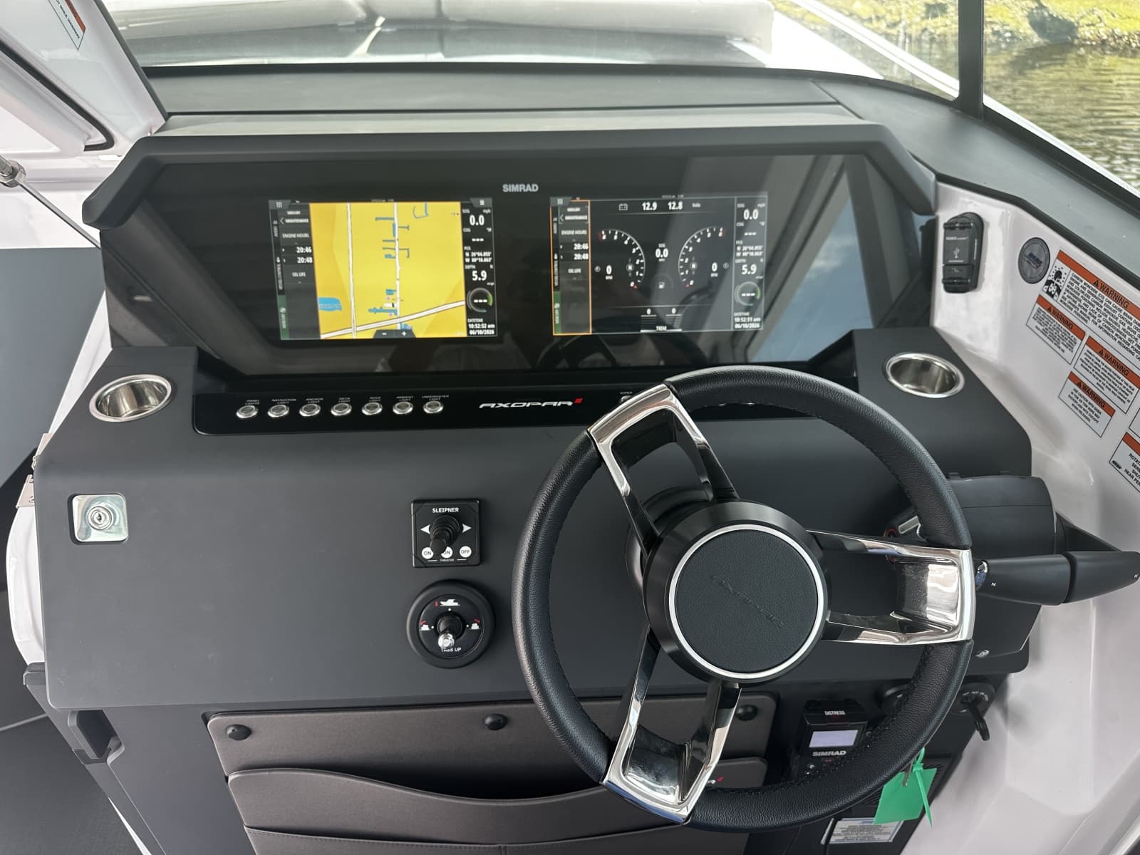 2024 Axopar 37 XC Cross Cabin - Photo 6