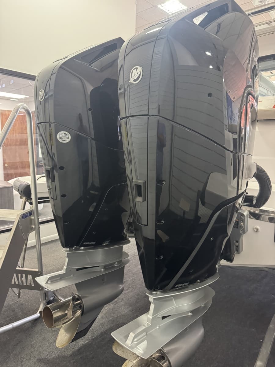 2024 Axopar 37 XC Cross Cabin - Photo 8