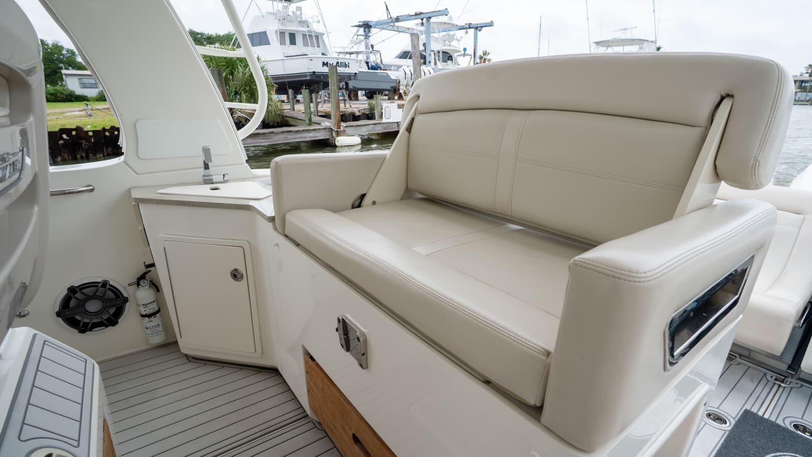 2019 Boston Whaler 350 Realm - Photo 19