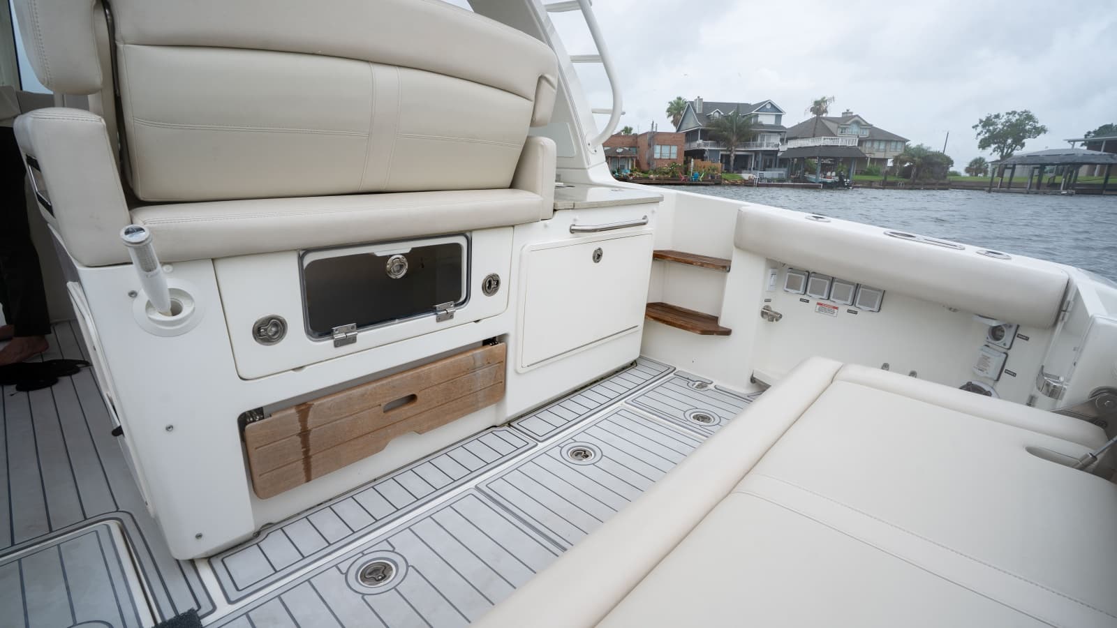 2019 Boston Whaler 350 Realm - Photo 17