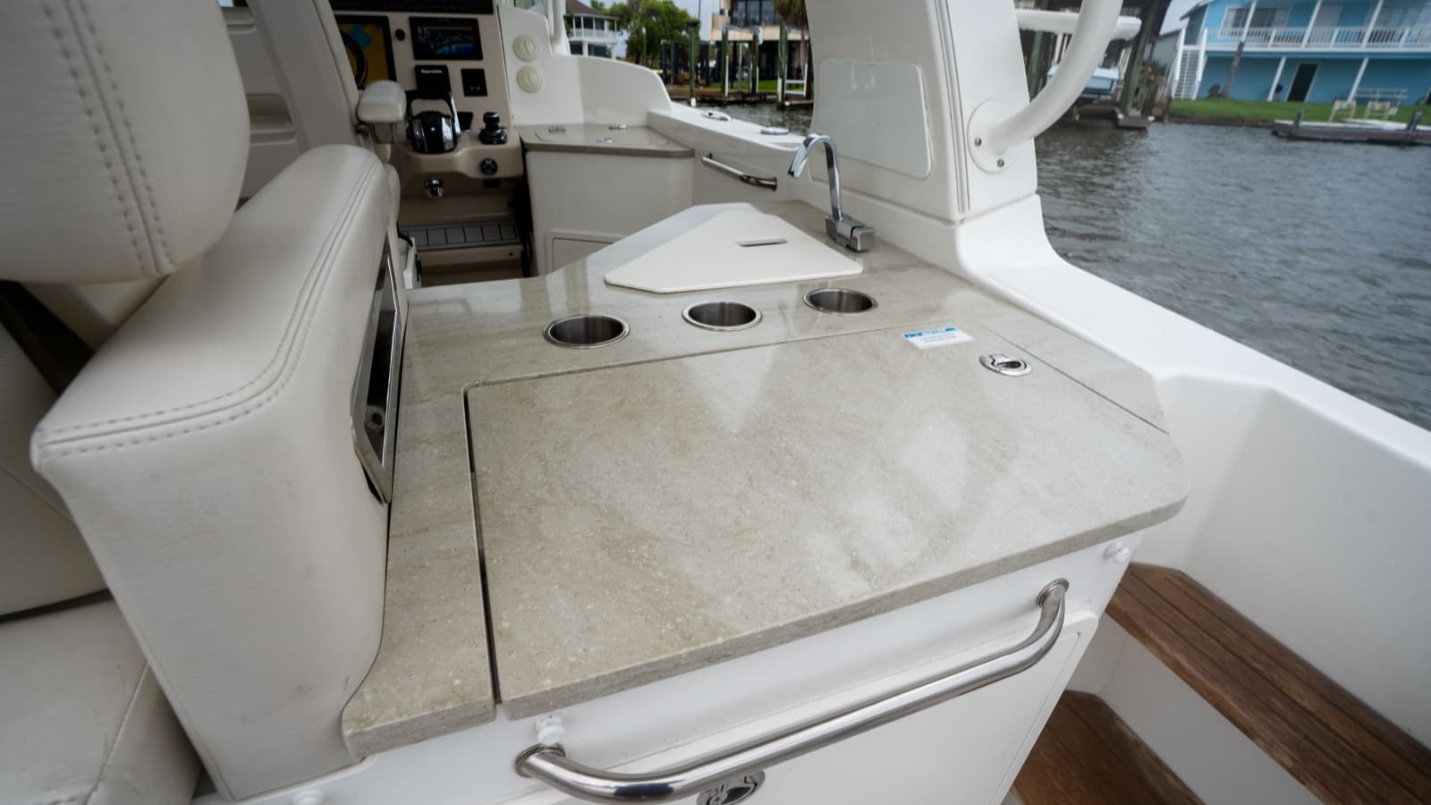 2019 Boston Whaler 350 Realm - Photo 16