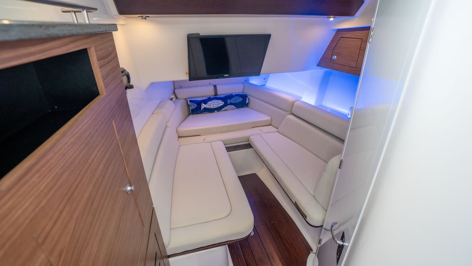 2019 Boston Whaler 350 Realm - Photo 31