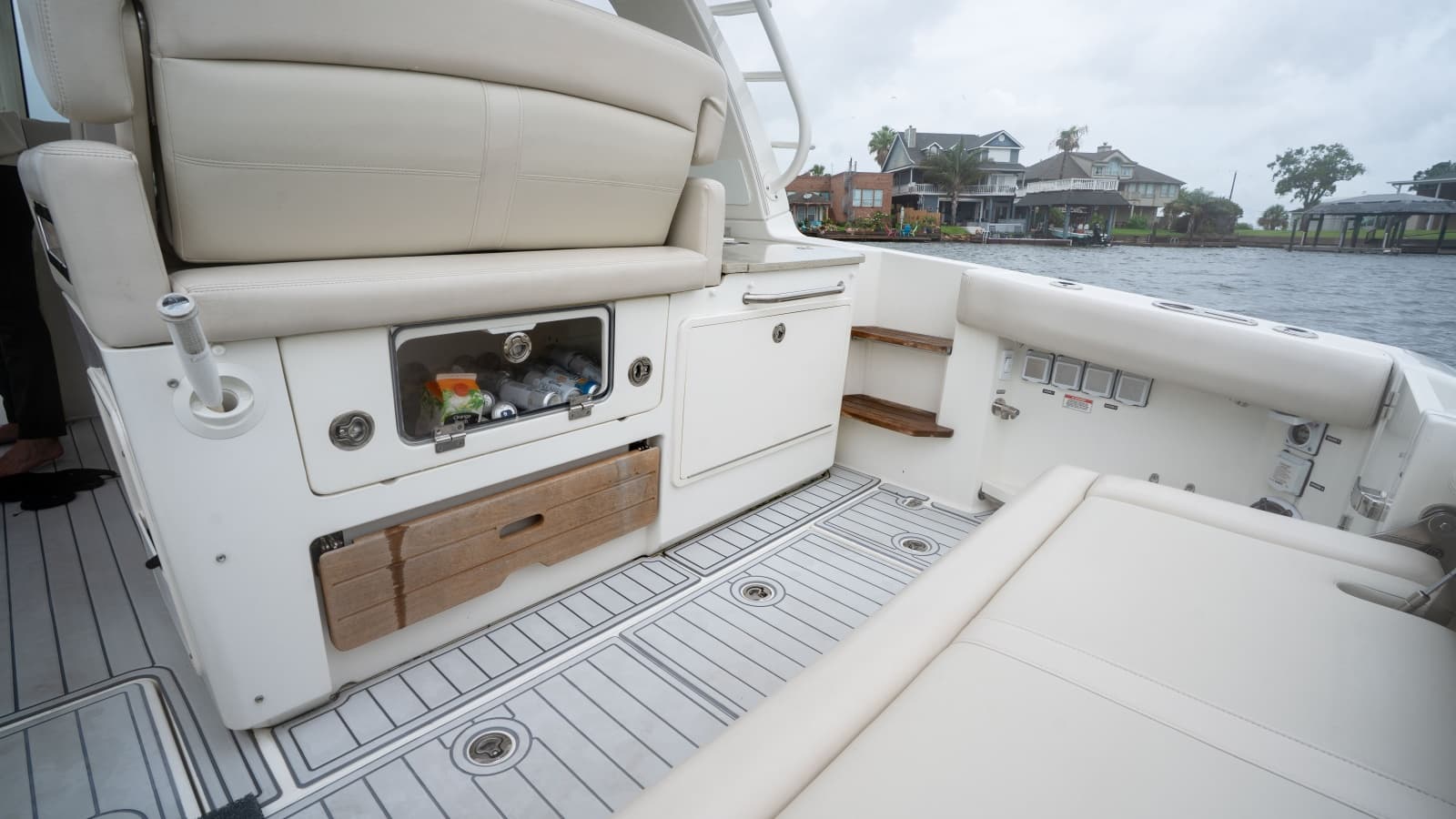 2019 Boston Whaler 350 Realm - Photo 14