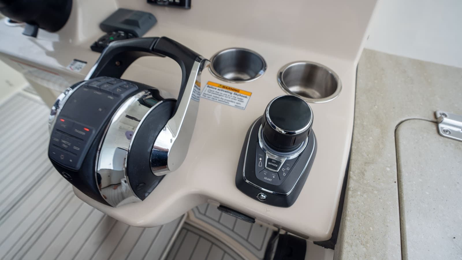 2019 Boston Whaler 350 Realm - Photo 24