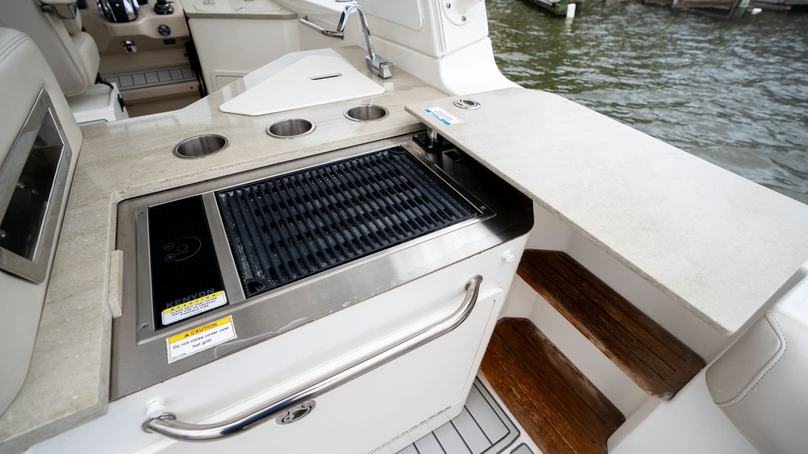2019 Boston Whaler 350 Realm - Photo 17