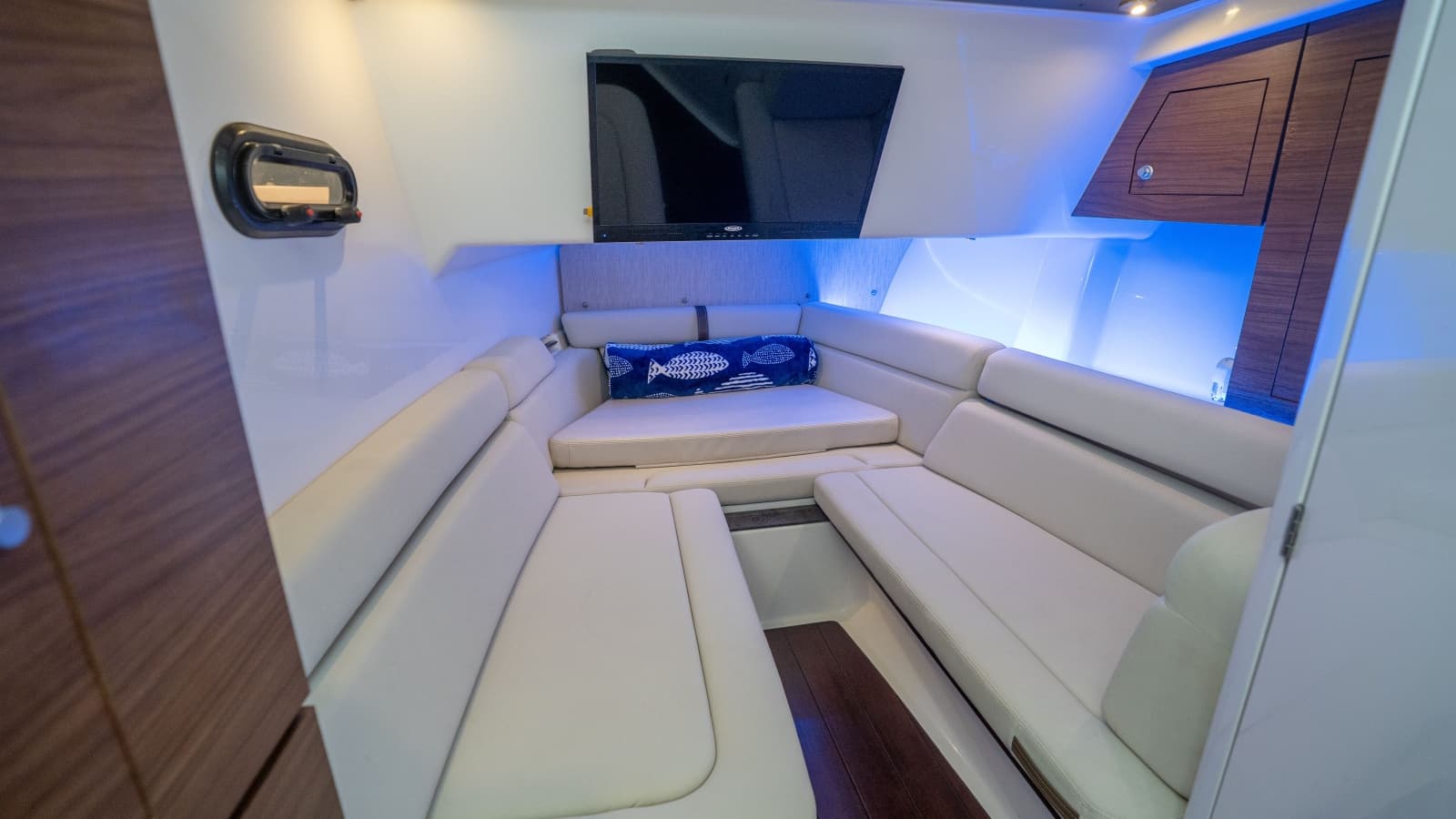 2019 Boston Whaler 350 Realm - Photo 32