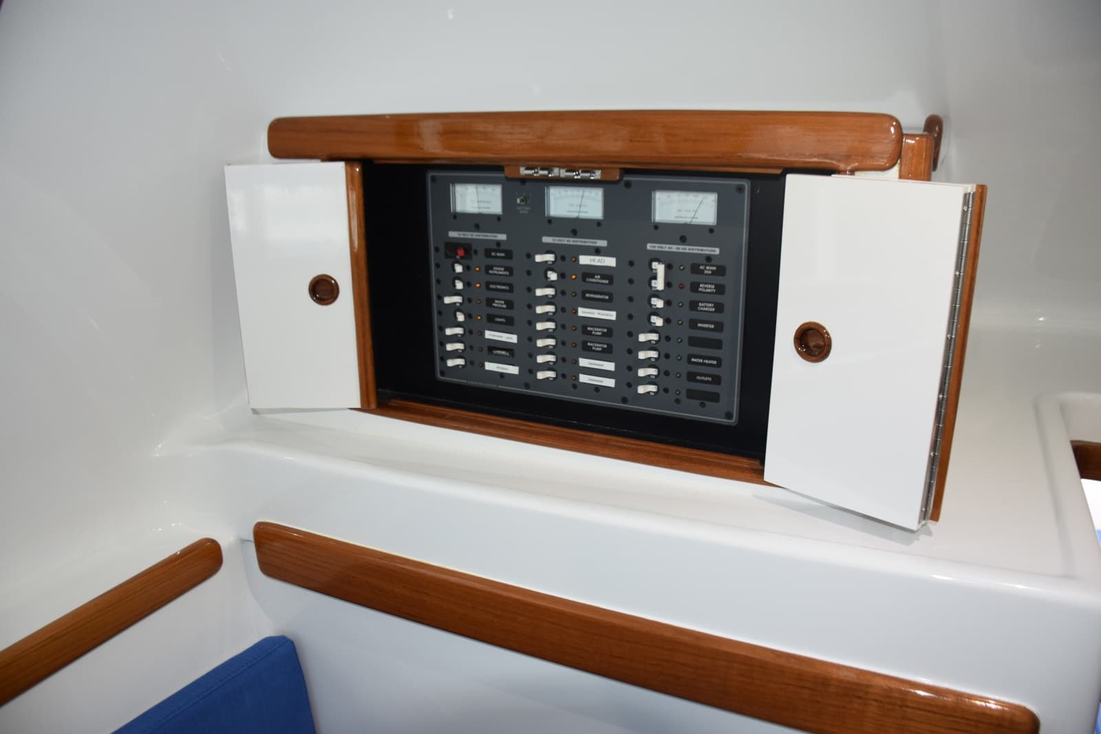 1962 Bertram 31 Express Cruiser - Photo 12