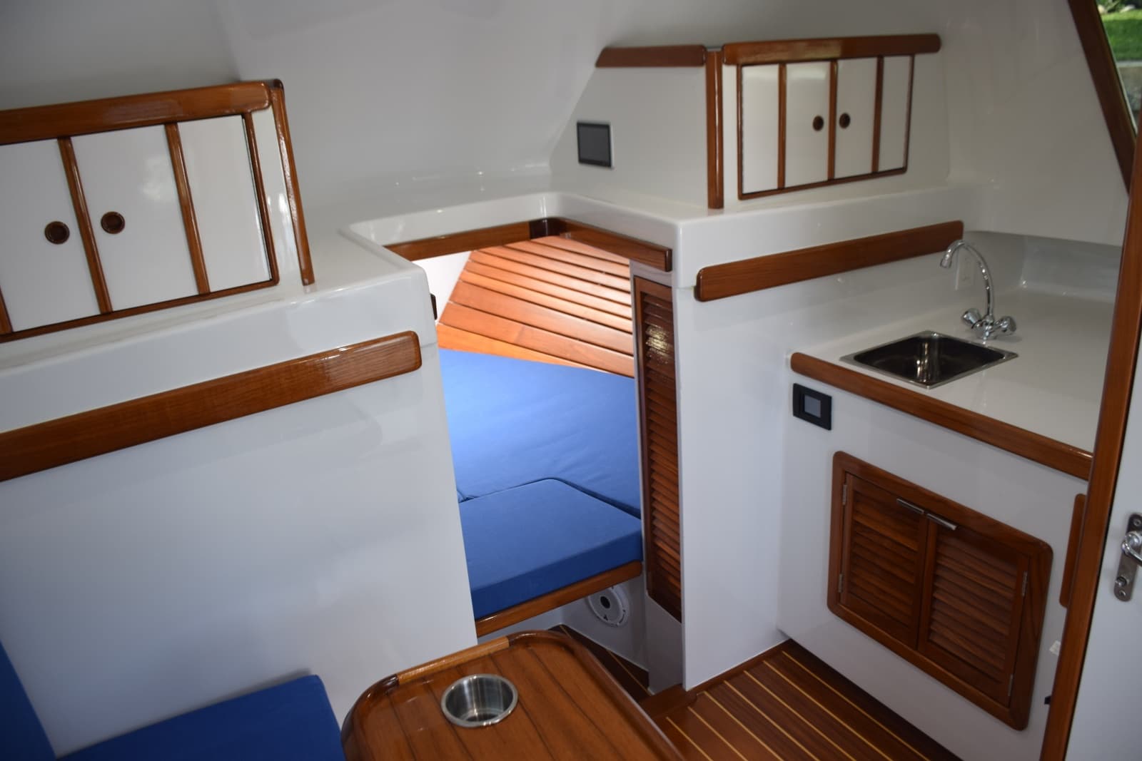 1962 Bertram 31 Express Cruiser - Photo 9