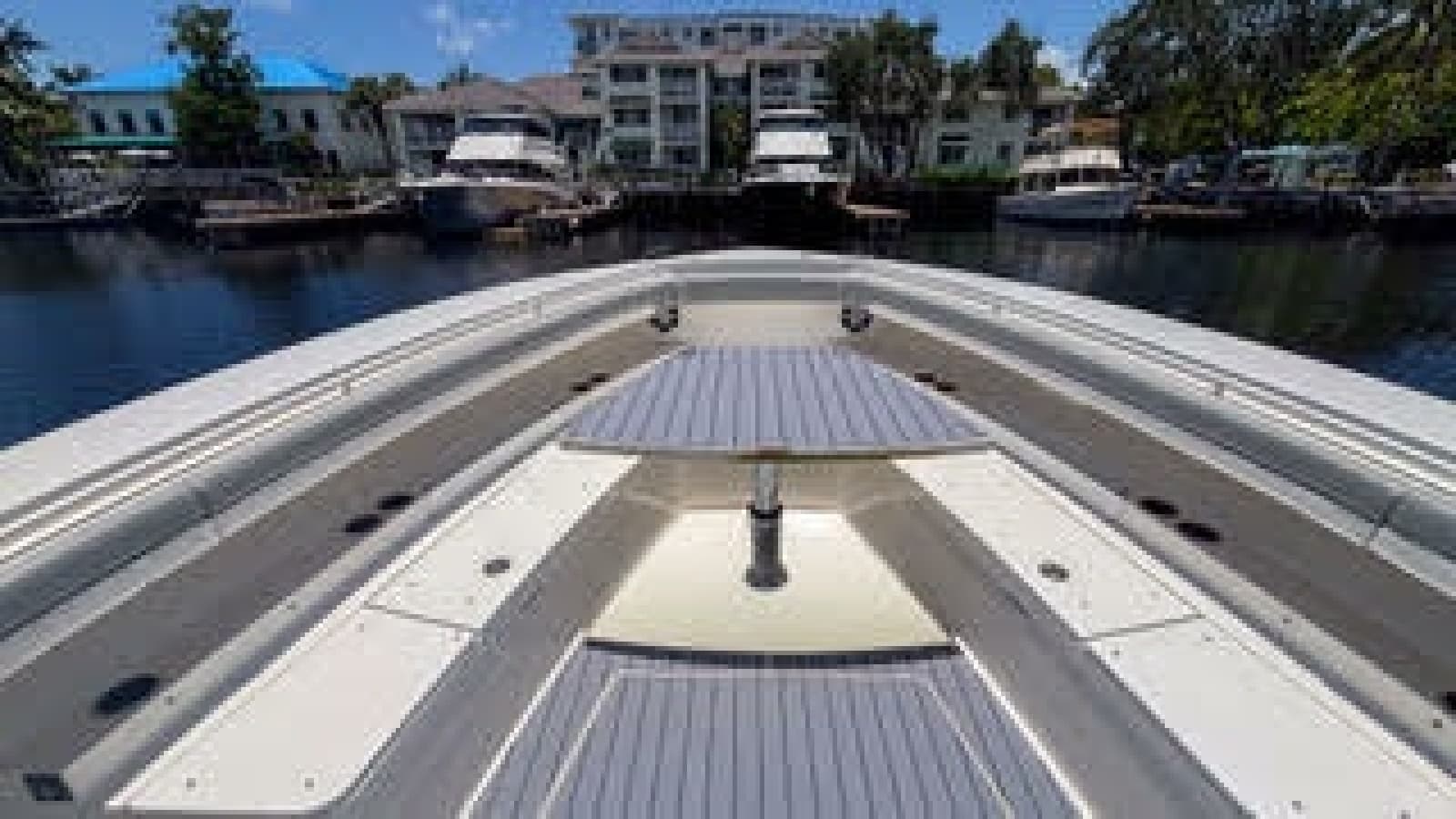 2022 Regulator 41 - Photo 15