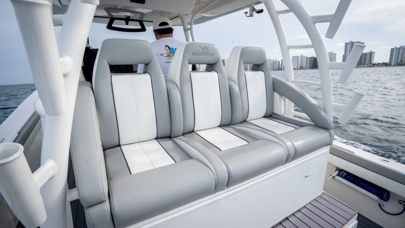 2022 Regulator 41 - Photo 29