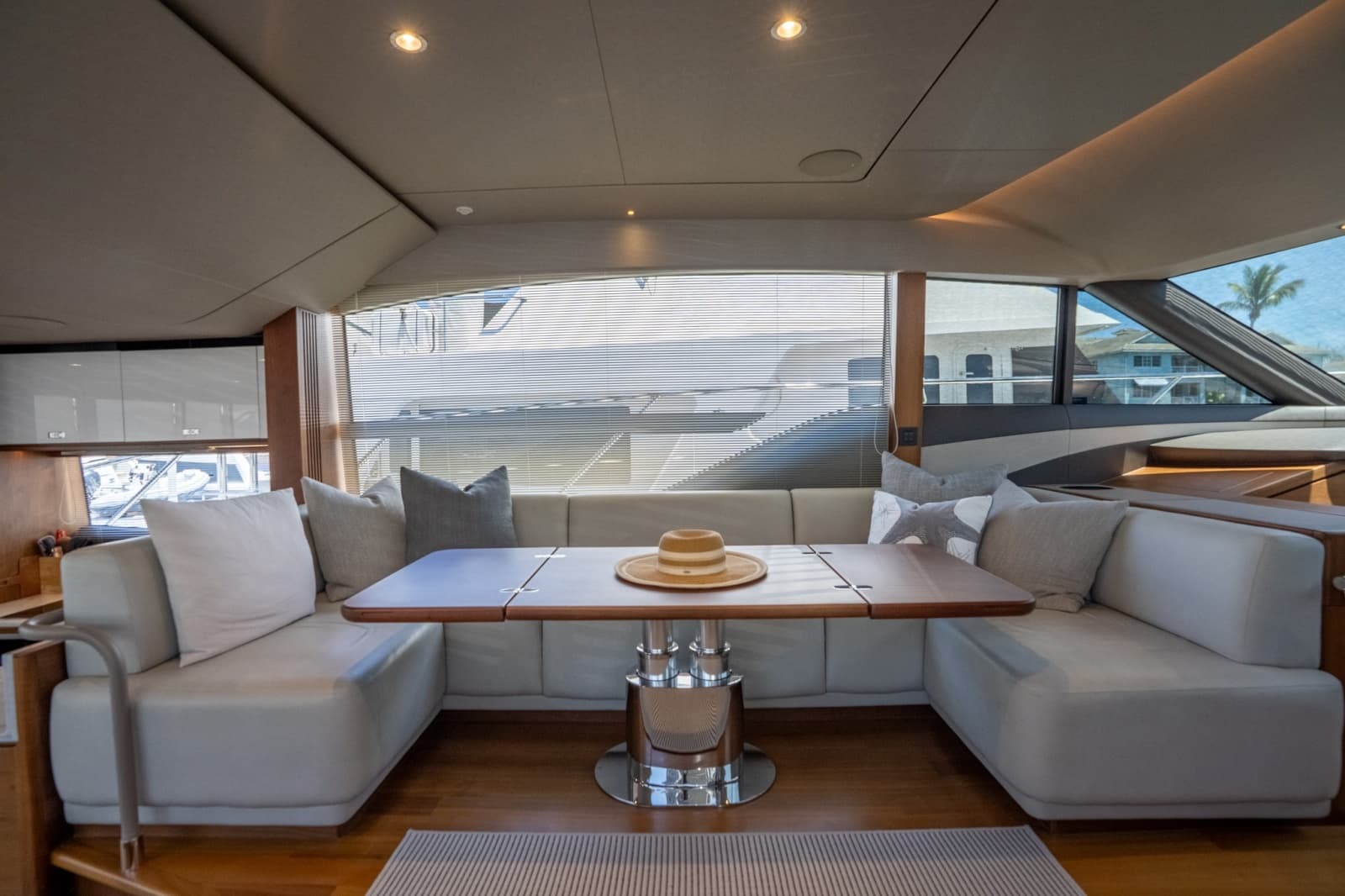 2021 Princess F55 - Photo 9