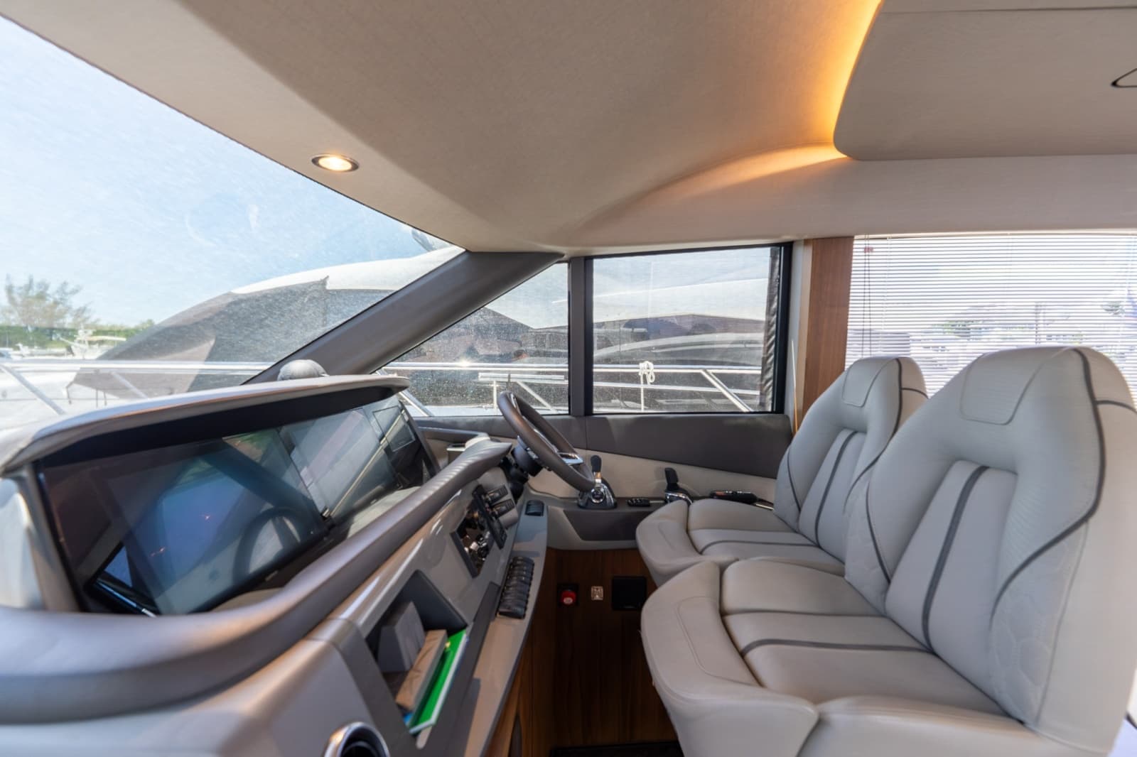 2021 Princess F55 - Photo 11