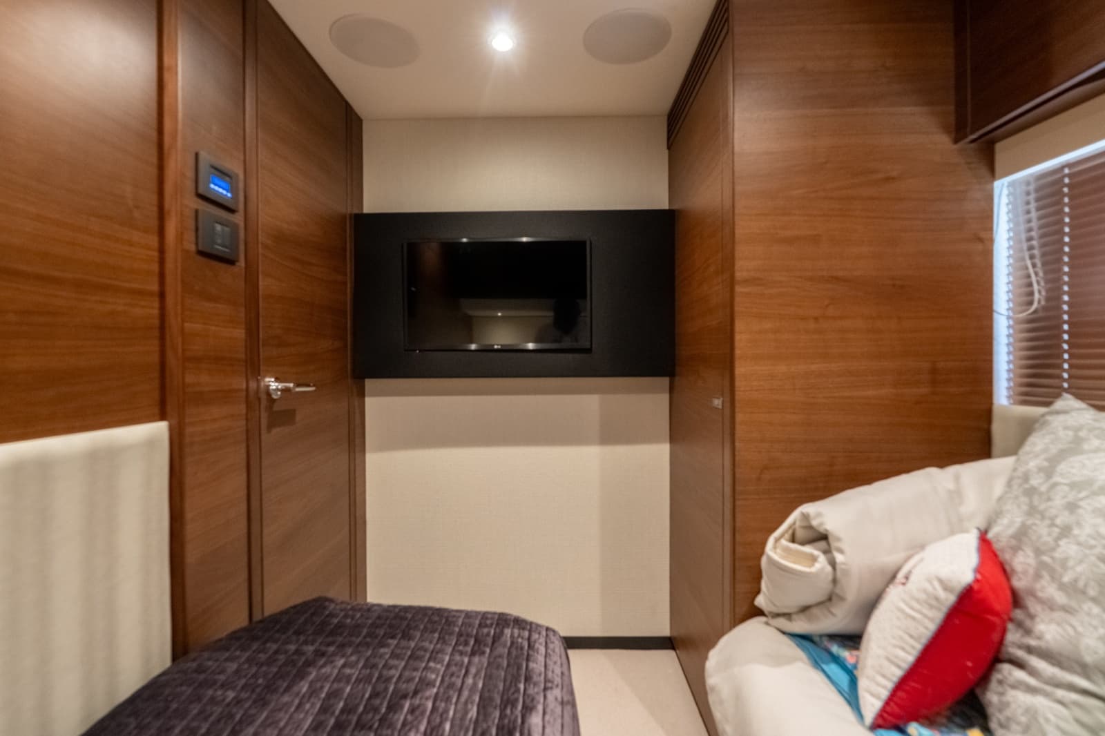 2021 Princess F55 - Photo 21
