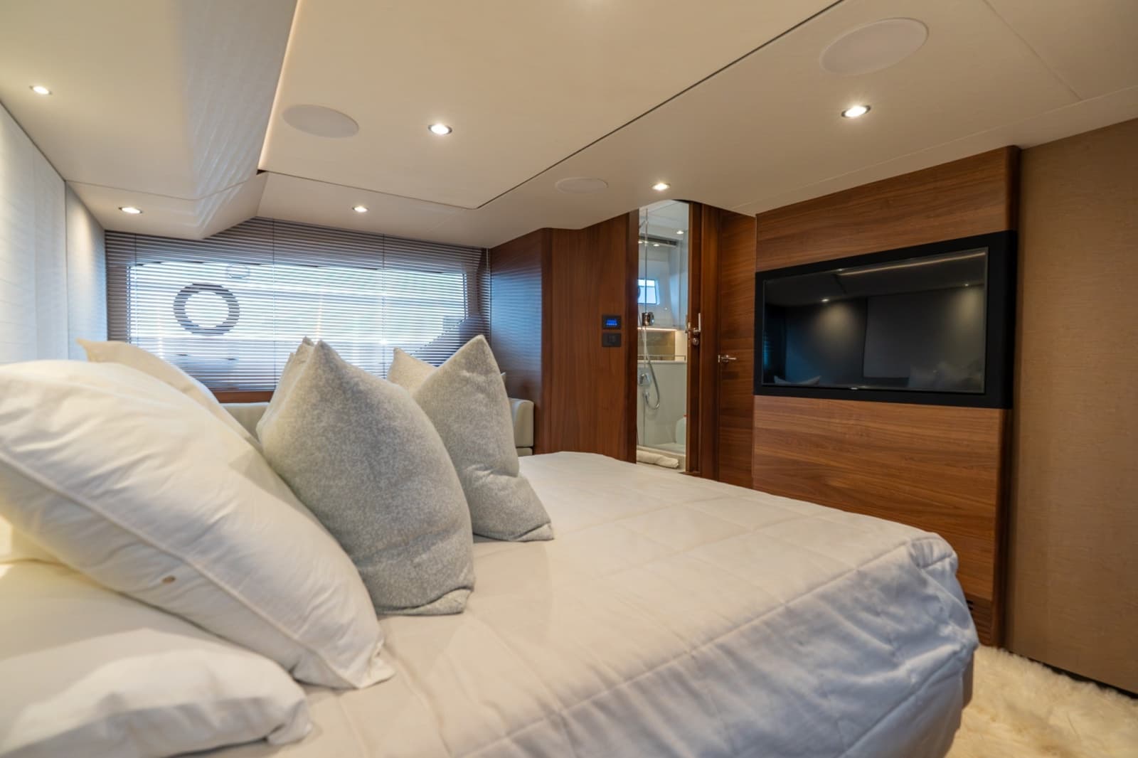 2021 Princess F55 - Photo 17