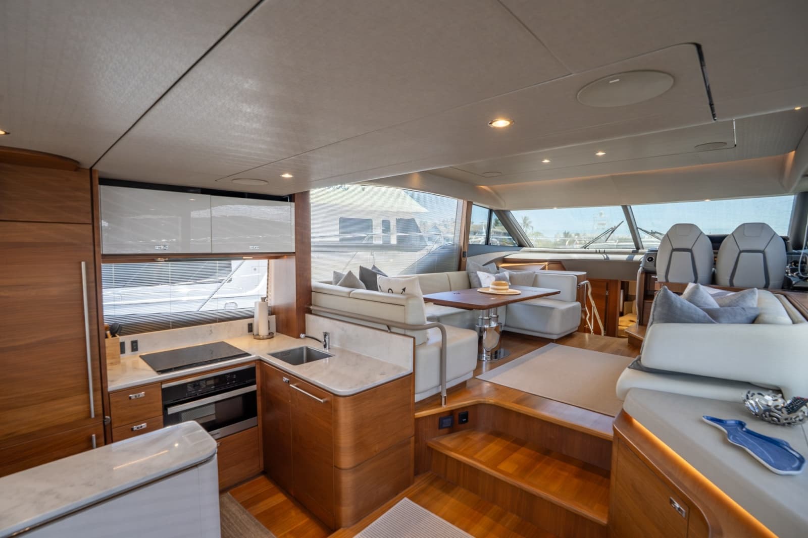 2021 Princess F55 - Photo 8
