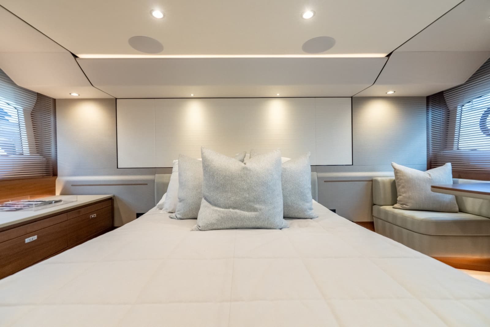 2021 Princess F55 - Photo 18