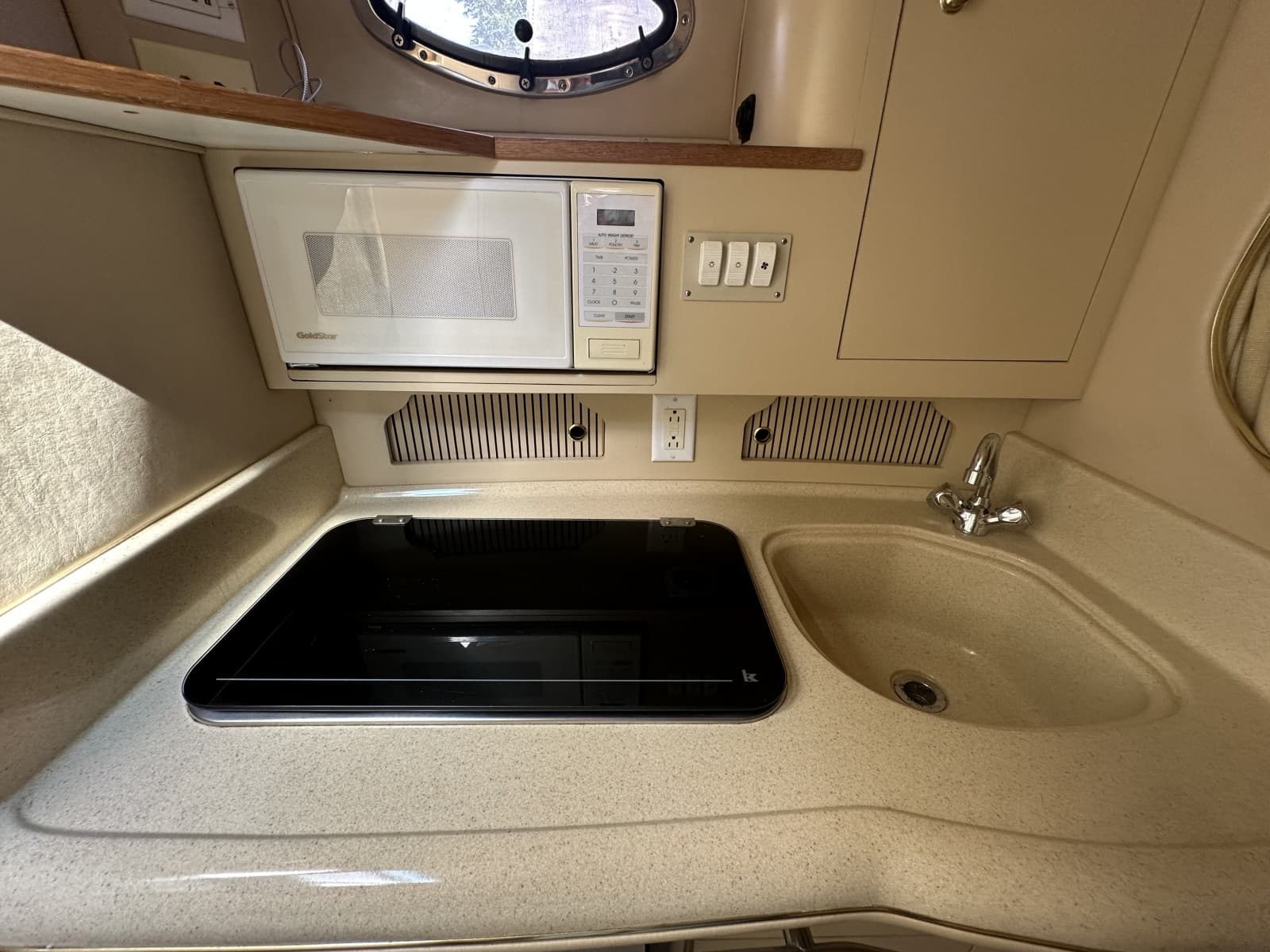 1998 Sea Ray 290 Sundancer - Photo 9