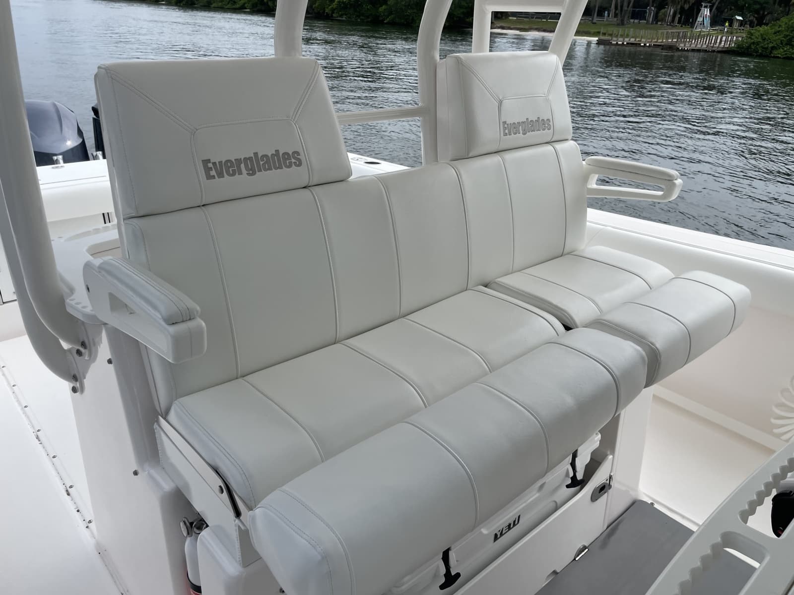 2015 Everglades 355CCX - Photo 9