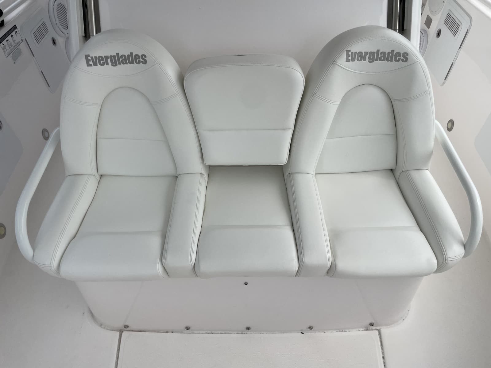 2015 Everglades 355CCX - Photo 10