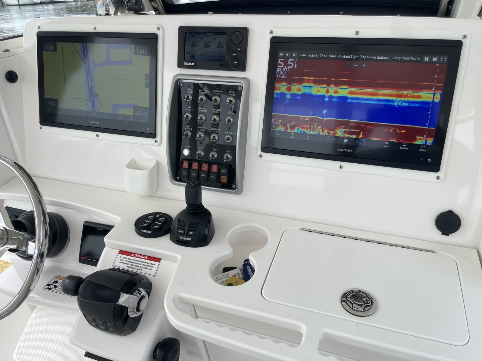 2015 Everglades 355CCX - Photo 11