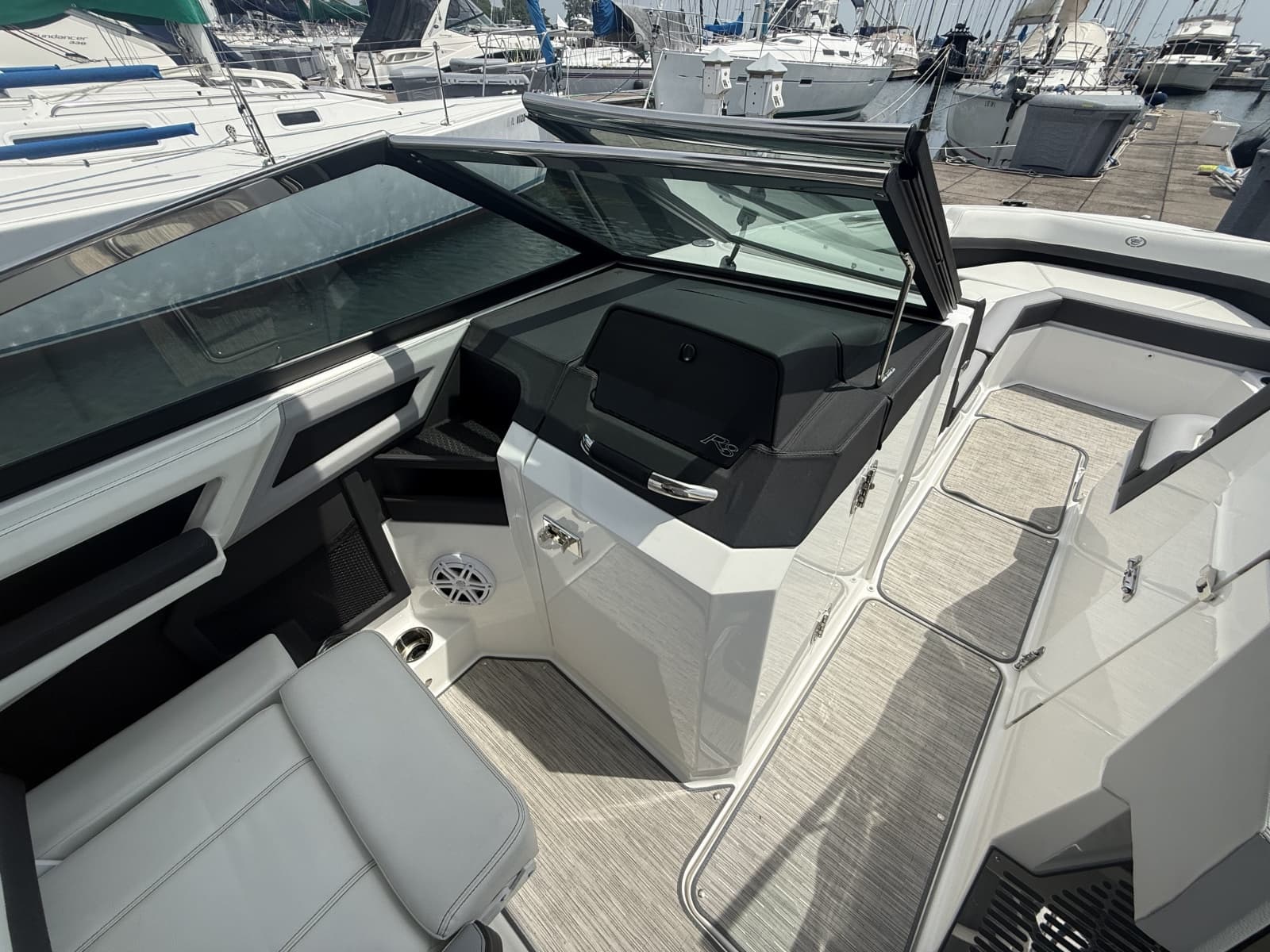 2023 Cobalt R8 - Photo 17